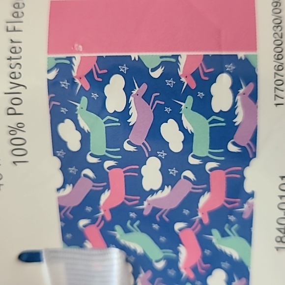 Make it. Give it. No Sew/ or Sew Throw Kit - Picture 4 of 4